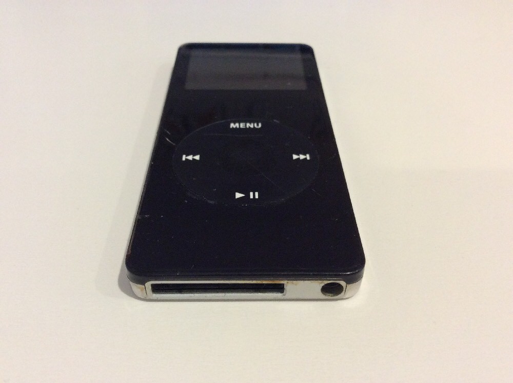 Apple iPod nano 1st Generation Black (4 GB) - MA107LL - Good
