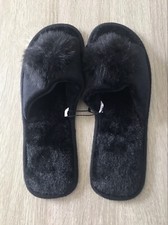 NEW Black POM POM Size: L - 9/10 Slippers