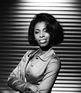 Khandi Alexander Unsigned Photograph N1779 Newsradio New Image Ebay