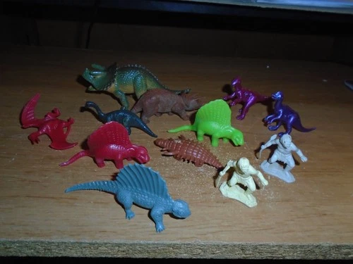 Marx Playset Prehistoric 10 Dinosaurs and 2 Cavemen ex.