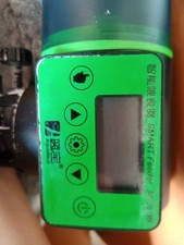 Auto Fish Feeder Uses Removable Batteries