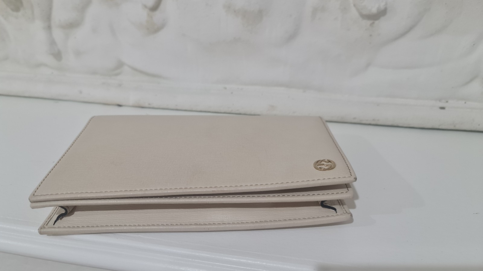 AUTHENTIC Gucci White Leather Interlocking GG Cro… - image 8