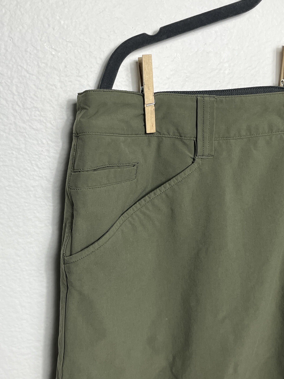 Patagonia Men's Hiking Casual Shorts Adult Size 40 Zippered Pocket