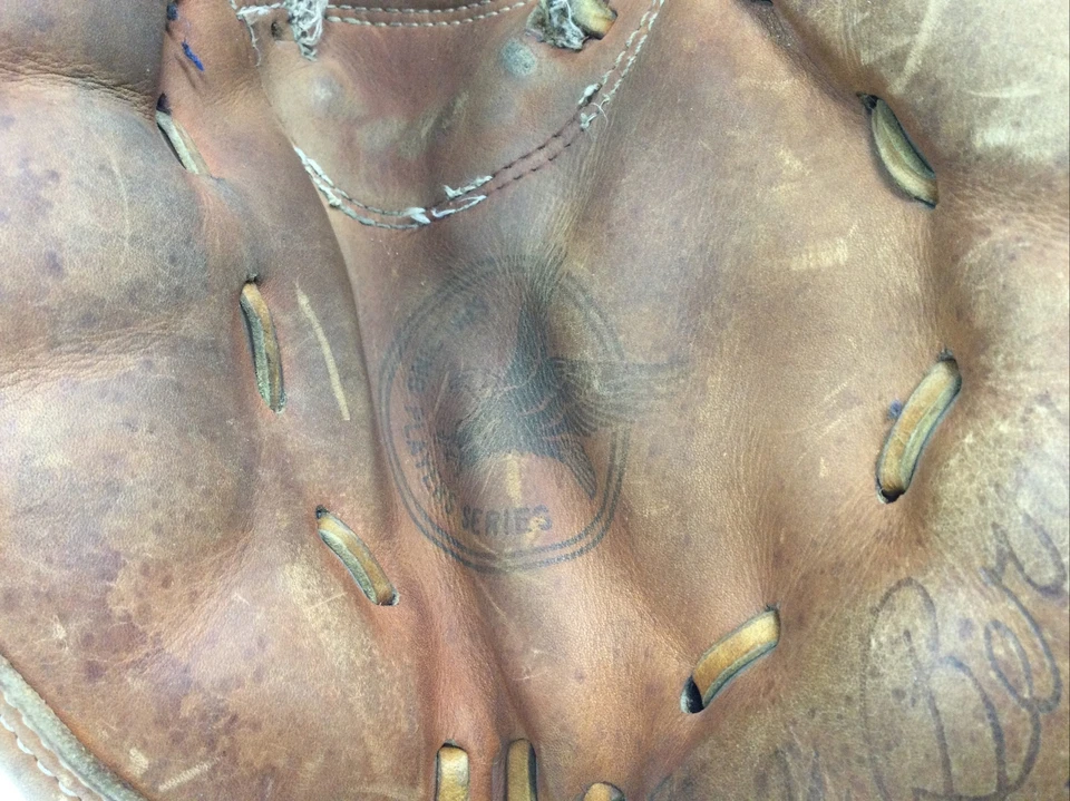 Vtg Spalding Yoga Berra Catchers mitt glove Players series advisory staff RTH - Image 4 of 4