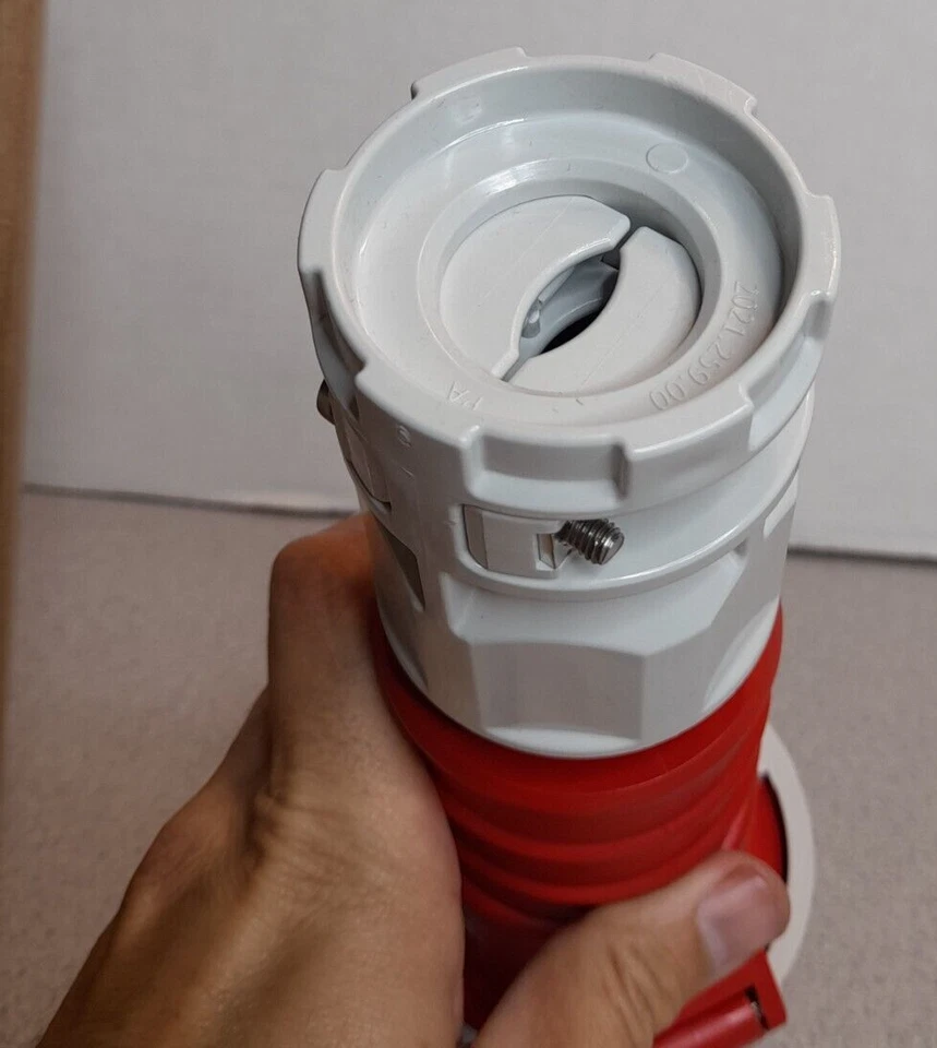 *NEW*  Hubbell Bryant C430C7WA Watertight Connector 3 Pole 4 Wire Grounding 480V - Image 2 of 4