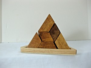 puzzle piramide madera