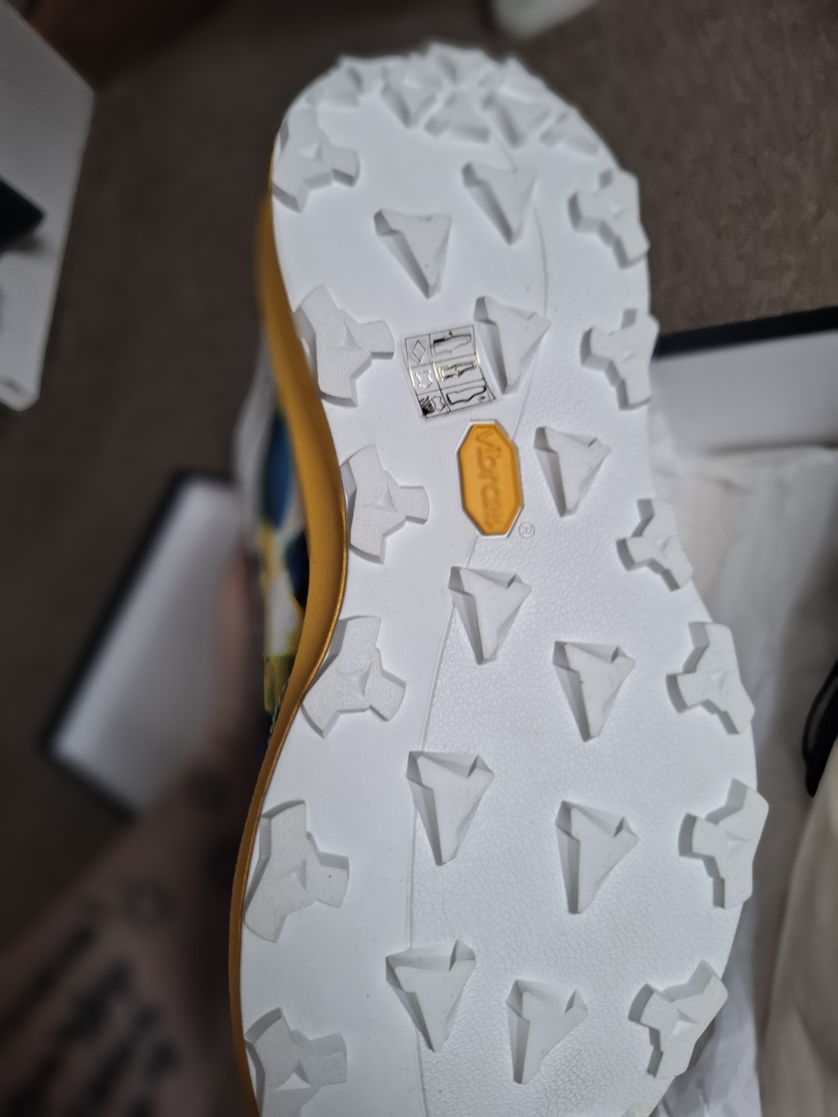 SAOLA Scarpe da ginnastica Dunhill uomo UK 8 Aerial Runner CE scamosciate nuove con scatola blu suola Vibram nuove