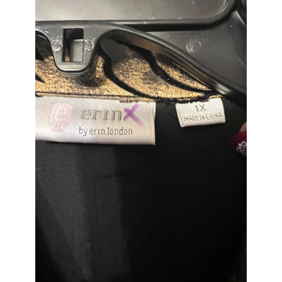 Camisa Erin London 1X Negra Dorada Terciopelo Burnout Botón Top Floral Metálica 18 20 Foto 3 de 4