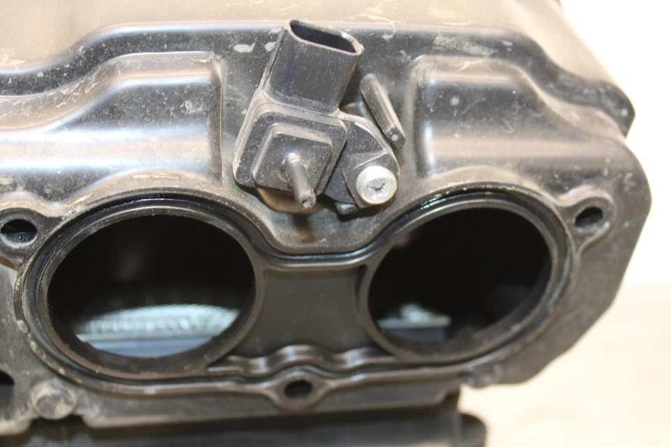 2007 Honda CBR600RR AIRBOX AIR INTAKE FILTER BOX 17220-MFJ-D00 17240-MFJ-D00 BB5 - Image 3 of 4