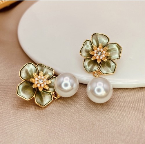 Enamel Pearl Camellia earrings Green 925 Silver Post Vintage womens jewelry NWT - Picture 4 of 8