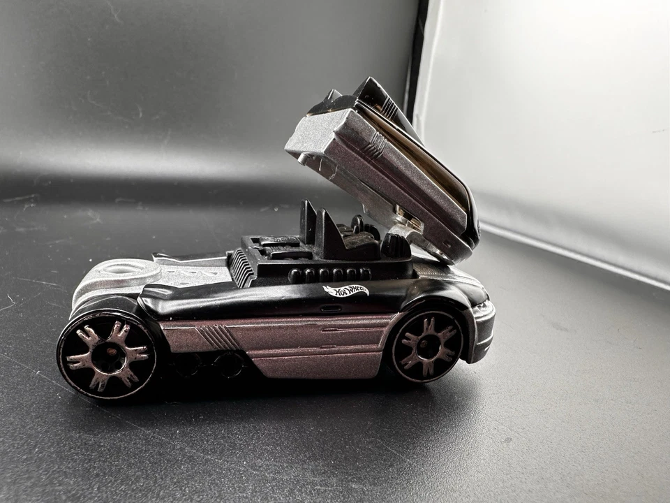 2002 Hot Wheels Road Pirates Racing Transporter 2921RE No Trailer READ Transform - Image 3 of 4