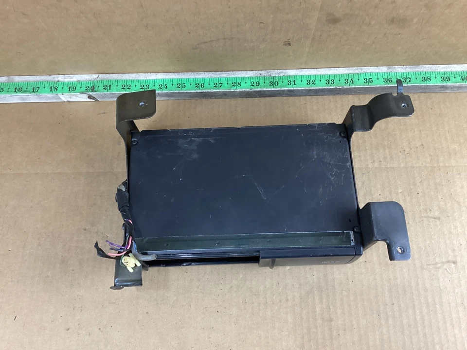 Сменщик компакт-дисков 1997-2003 Ford Escort F8CF-18C849-BA - Изображение 3 из 4