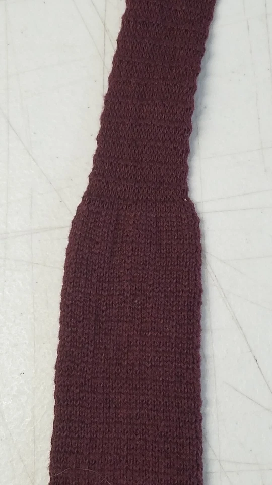 Corbata de Colección Wembley Para Hombres Tejida Cuello Extremo Cuadrado Granate Ajustada Años 80 Hip Geek 1105 Foto 4 de 4