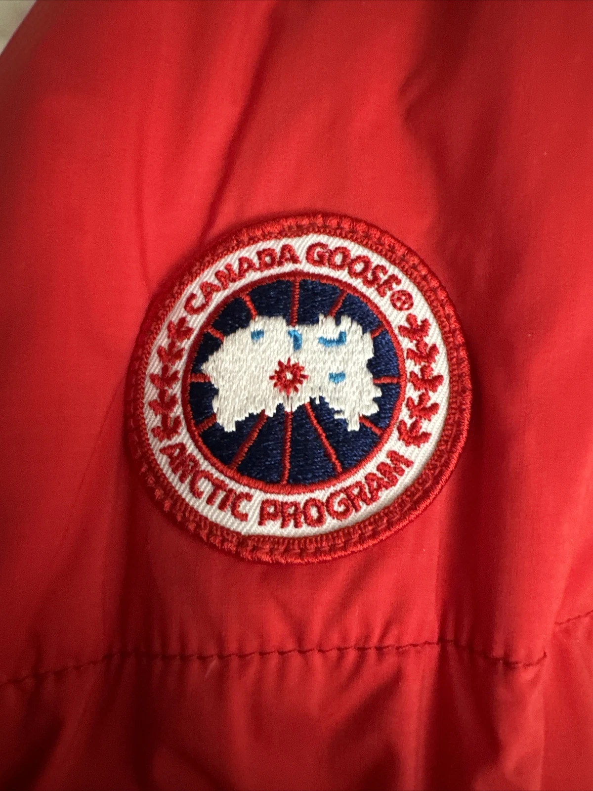 Felpa con cappuccio nuova con etichette Canada Goose da uomo GRANDE Armstrong con cappuccio puffer rossa