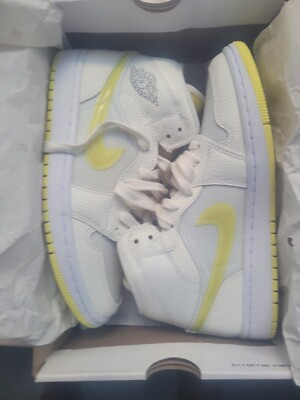 womens nike air jordan shoes size 8 lighting-bolt yellow swoosh, mid-top