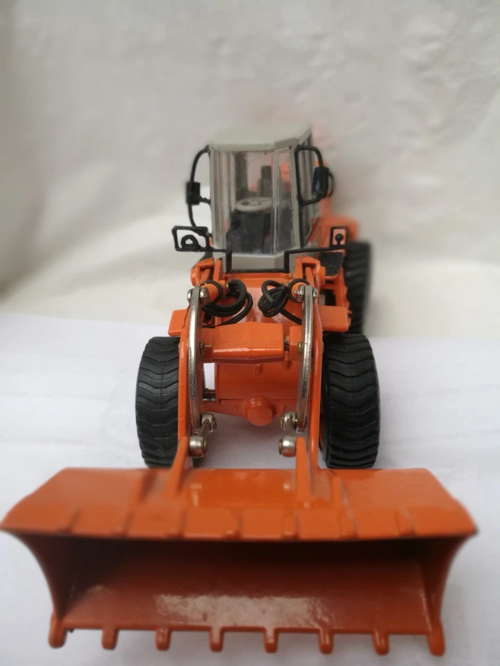 Fiat-Hitachi Radlader Typ FR 130.2 Maßstab 1:32 Material Metall - Bild 3 von 4