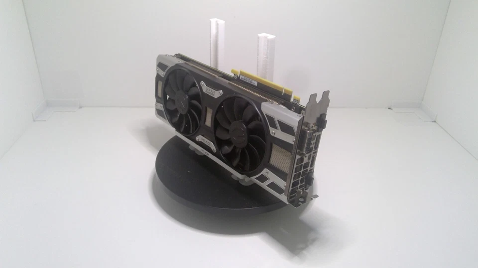 EVGA GeForce GTX 1070 SC GAMING 08G-P4-6173-KR 8GB GDDR5 Graphics Card - Image 2 of 4