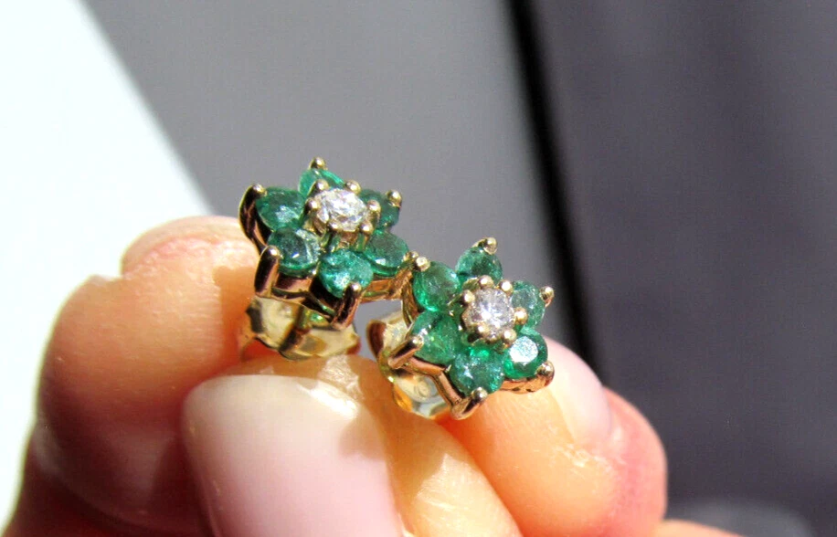 Emerald pierced earrings shop