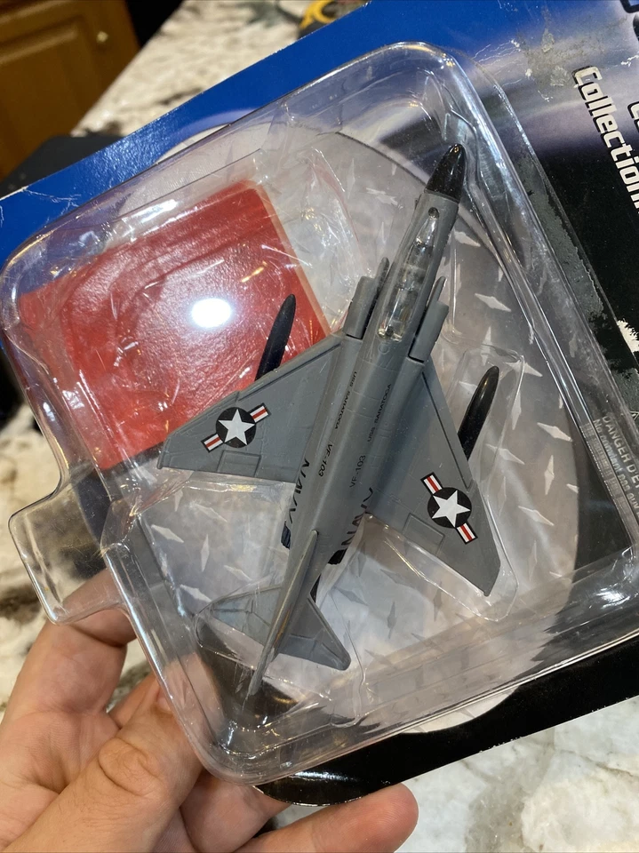 Maisto Tailwinds Diecast Metal Collection 2001 ~ VF103 USS SARATOGA - LEIA - Imagem 3 de 4