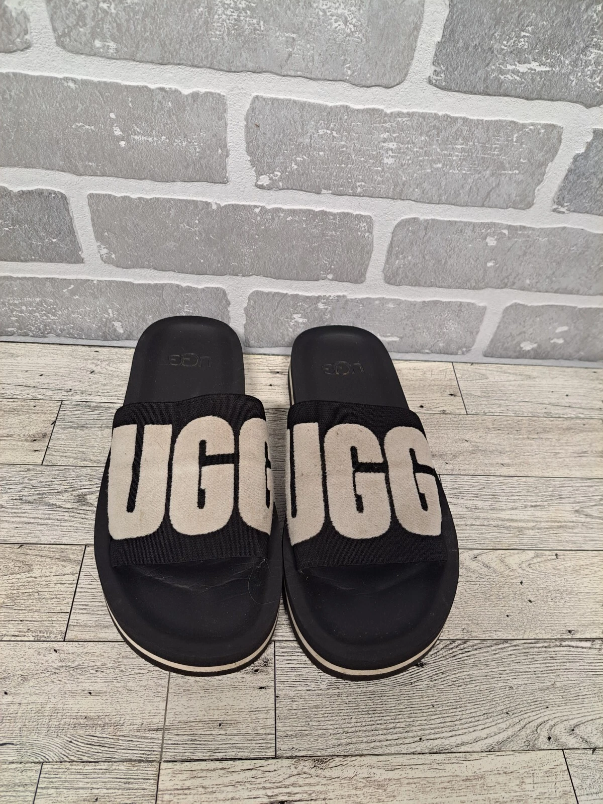 Sandali UGG Zuma neri in tessuto con grafica punta aperta slide donna taglia 8 10iN