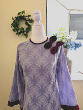 Ao Dai Cách Tân Dáng Suông Gấm Lụa Thọ Tím Lavender Viền Nhung Đỏ Thẫm, Áo Only