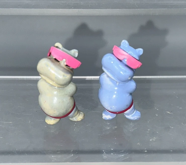 Happy Hippo 1988 beide Hippos mit rosa  Brille normal und hellblaue Variante - Bild 1 von 1