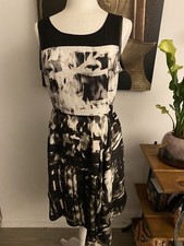 Simply Vera Vera Wang White and Black Sleeveless Uneven Hem Dress New, size M
