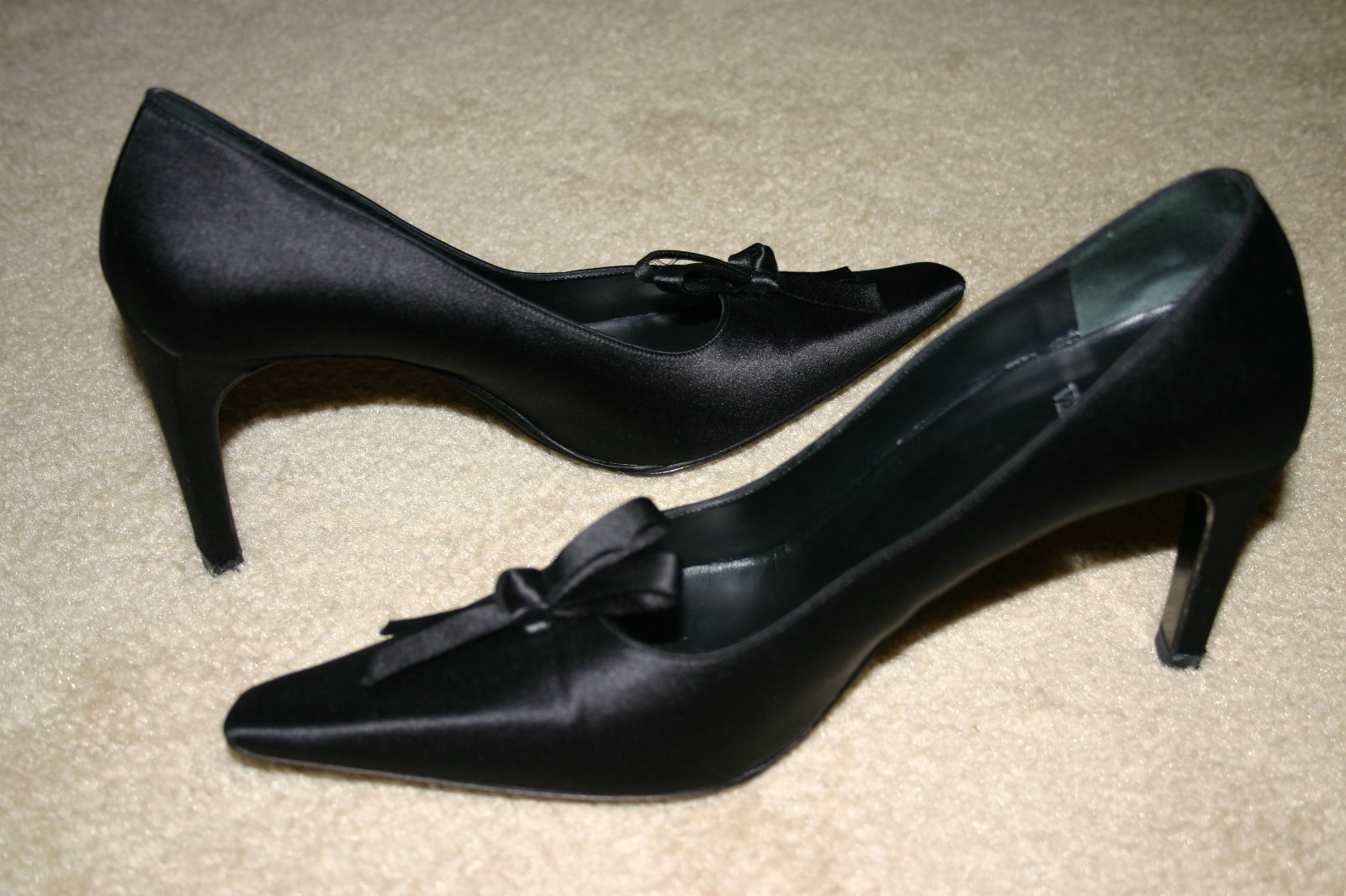 Vera Wang BLACK Formal CLASSIC Ribbon Knot Dress PUMPS Heels Sz 8 M runs Narrow Vera Wang BLACK Formal CLASSIC Ribbon Knot Dress PUMPS Heels Sz 8 M runs Narrow