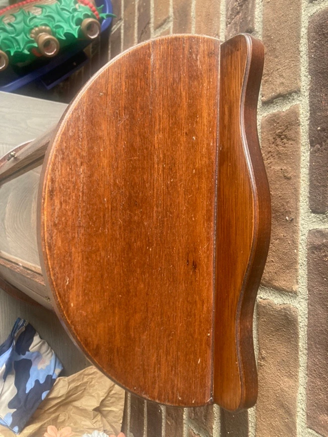 Round clearance curio table