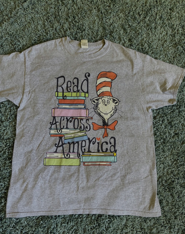 DR SEUSS "Cat In The Hat" T-SHIRT READ ACROSS AMERICA, MEN'S LG, GRAY W/ BOOKS