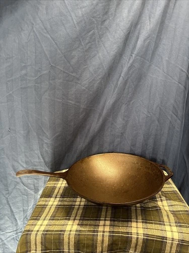 Vintage Lodge Cast Iron Skillet Stir Fry Wok 12"  Long Handle       M1