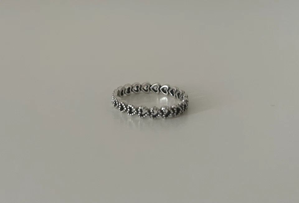 Pandora Gereihte Herzen Ring Sterling Silber (Größe 54)