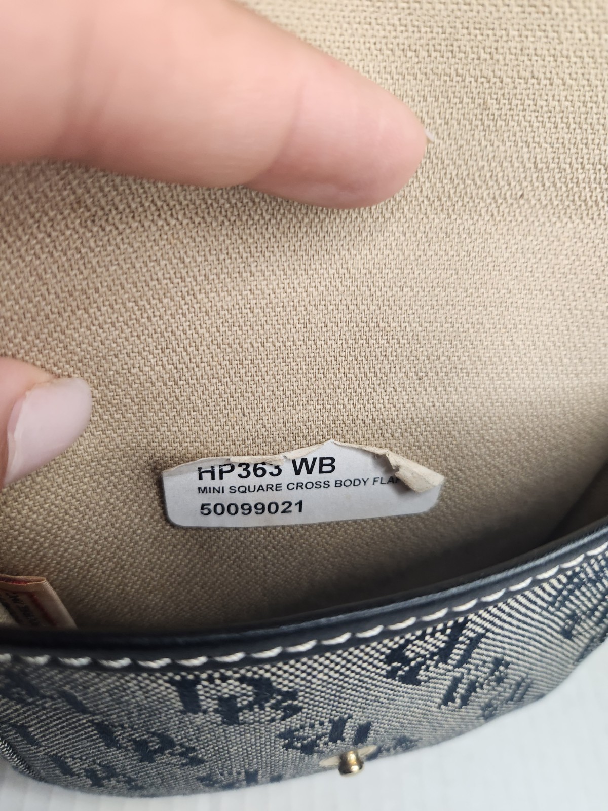 Authentic Dooney Bourke Mini Square Crossbody Fla… - image 8