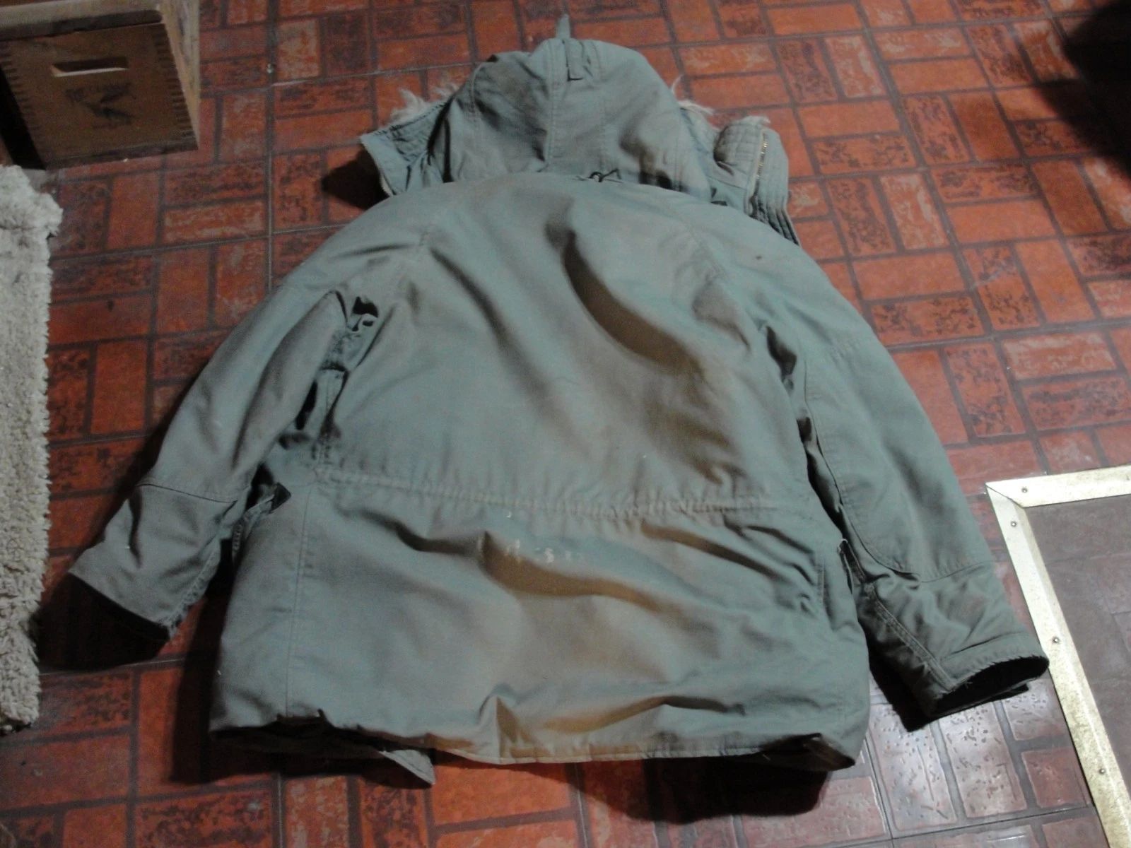 Arctic Parka green size large good condition small stains - product detail image 2