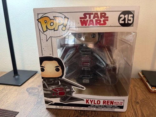 Funko Pop Deluxe Star Wars - The Last Jedi - Kylo Ren #215 with The Tie Fighter
