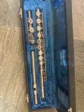 Yamaha 225S flute with hard case. Made in Japan