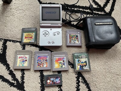 Nintendo Gameboy Advance SP Silber plus 7 Spiele, Ladegerät und Hülle