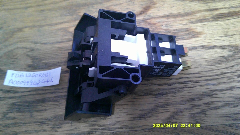 New Genuine OEM Electrolux Frigidaire Dishwasher Latch 5304525219