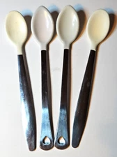 2x 2005 Munchkin Spoons Stainless Steel Pastel Rubber Cover Baby 2 VTG Spoon