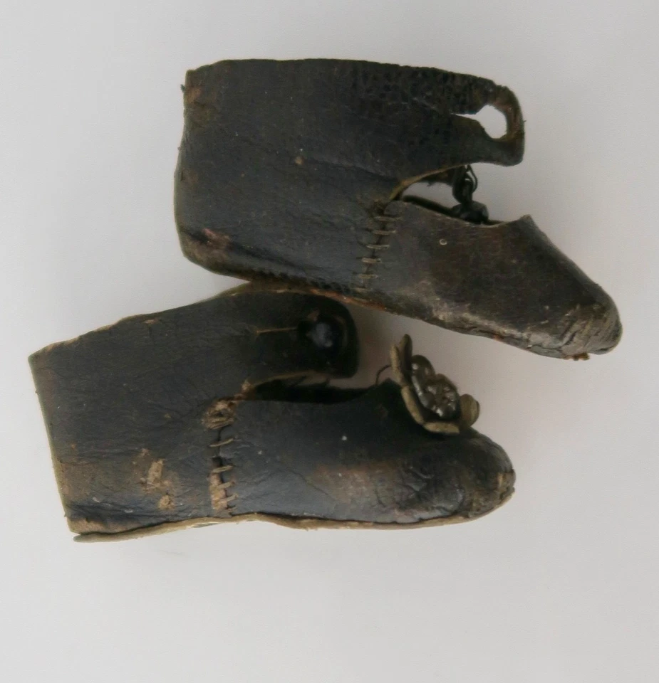 Pour poupée ancienne Eden bébé, 2 chaussures cuir et 1 chaussette - Photo 4/4