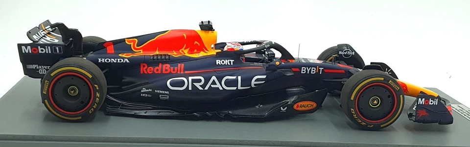 Spark 1/12 Scale 12S040 - Red Bull Racing RB19 Qatar 2023 #1 M.Verstappen - Image 4 of 4