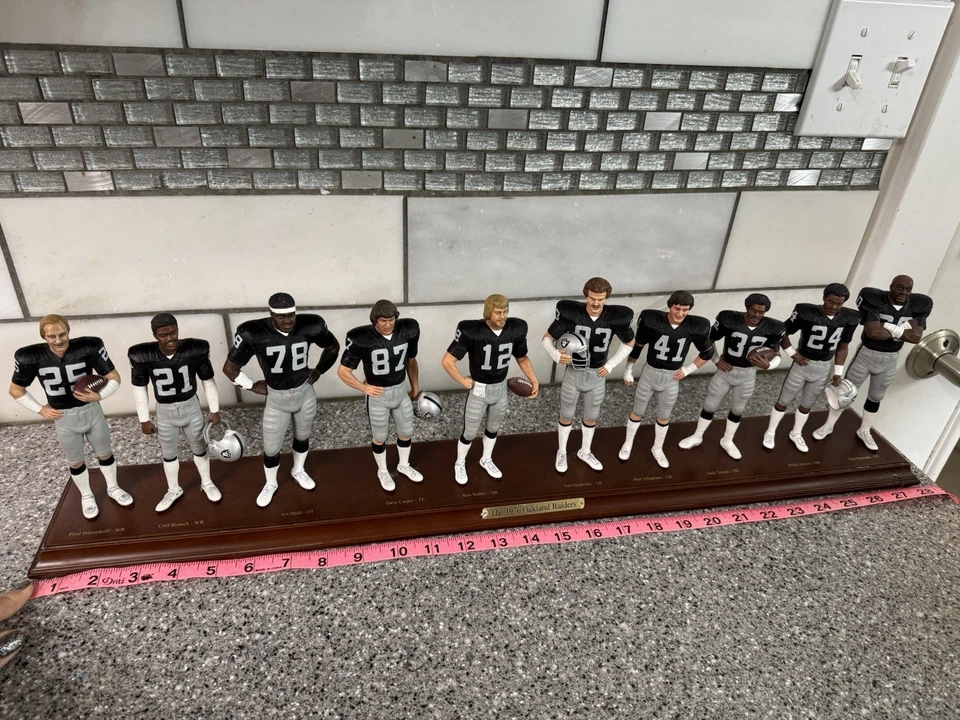 Figuras de campeón del Super Bowl XI de los Oakland Raiders 1976 de Danbury como nuevas Foto 3 de 4