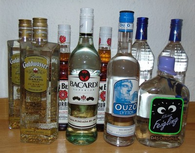 Sammlung: Bacardi, Goldwasser, OUZO, Jim Beam, Kleiner Feigling, Kaliskaya Wodka
