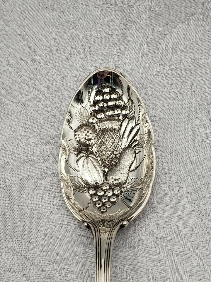 Raro Paul Revere por Towle cuchara de bayas esterlinas con tazón en relieve 8772 Foto 2 de 4