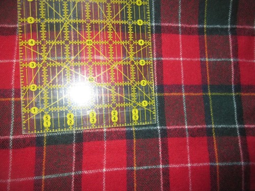 Red Green Tartan 100% Wool fabric Plaid Medium Shirt Weight 60 x 102 3 Yards - Picture 2 of 4