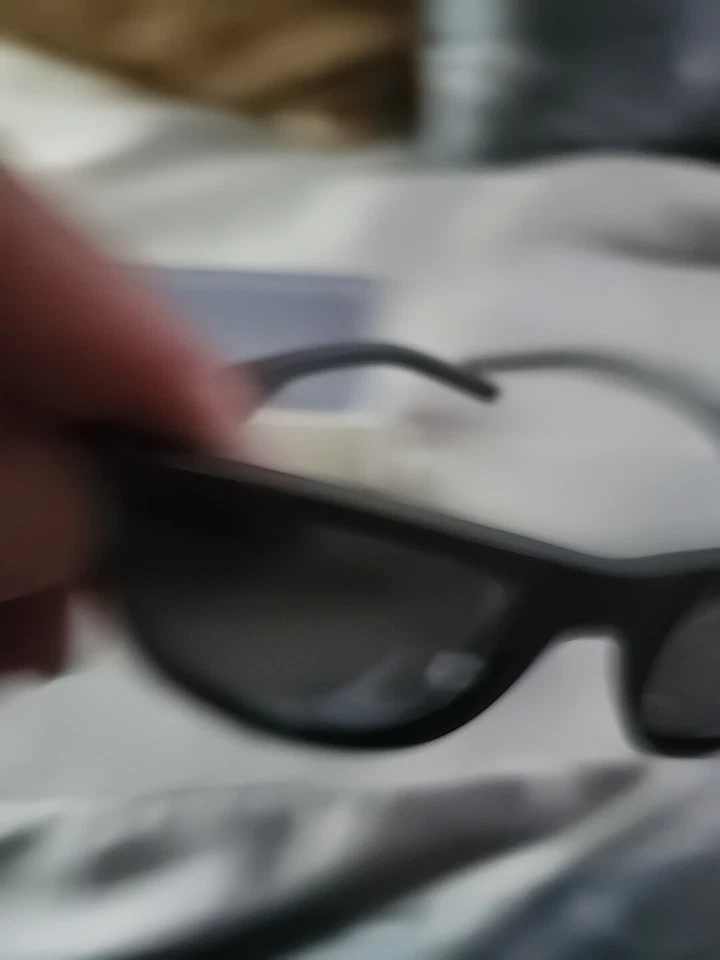 Gafas de sol unisex Polaroid Core marco gris mate Foto 2 de 4