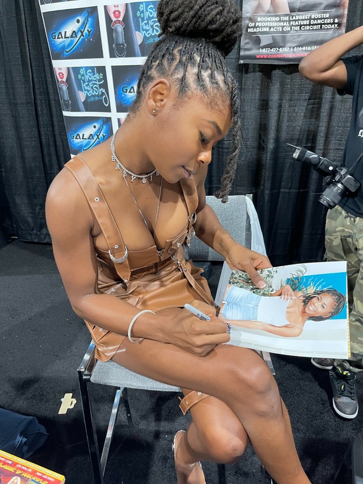 Hazel Grace Super Sexy NUDE Adult Model Signed 11x14 Photo COA Video