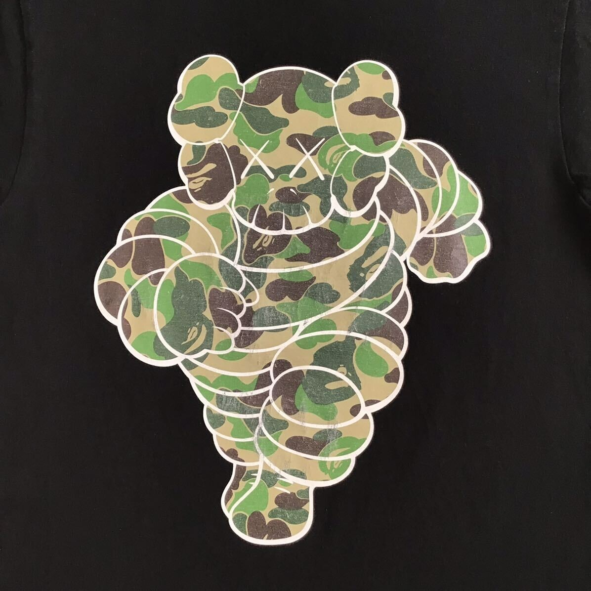 APE BAPE KAWS 韓国　SEOUL ソウル　限定　CAMO tシャツ A BATHING APE - APE BAPE KAWS 韓国 SEOUL ソウル 限定 CAMO t