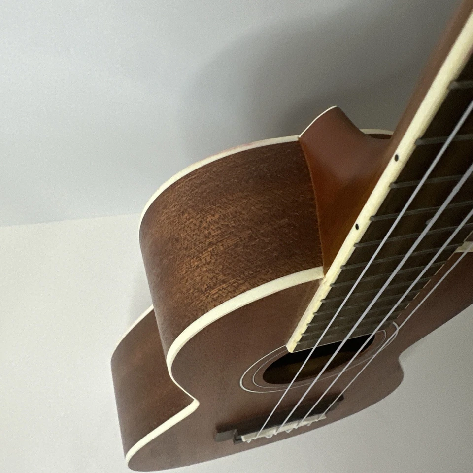 Lanikai LU22CGC Concert Ukulele Hawaii Authentic Brown Mahogany 4 String W/ Case - Image 4 of 4