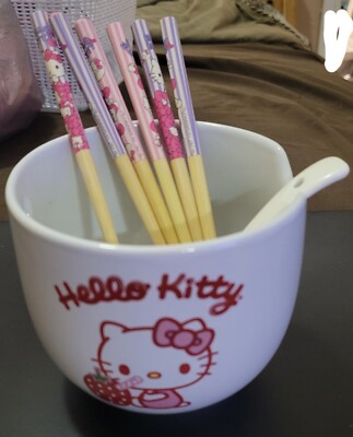 Hello Kitty 16oz Strawberry Ceramic Ramen Bowl W/Chopsticks & Spoon (Sanrio)